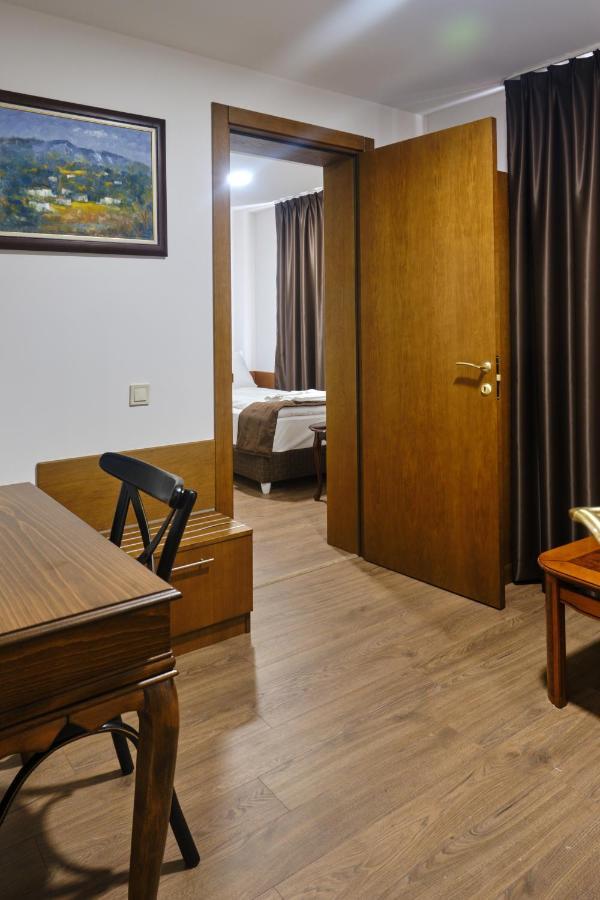 Hotel Splendid Плевна Экстерьер фото