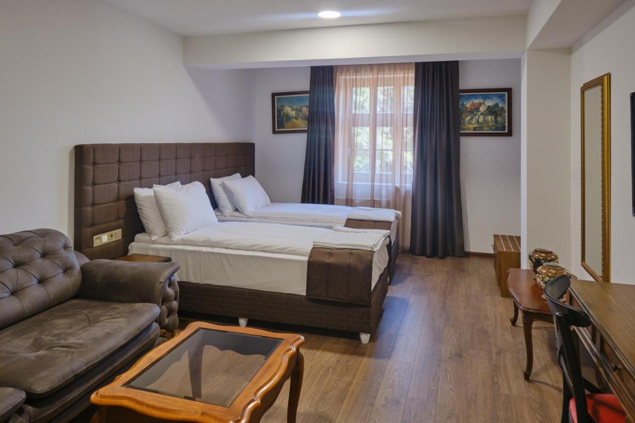 Hotel Splendid Плевна Экстерьер фото